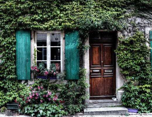 Comment un serrurier peut-il aider à sécuriser votre porte ?