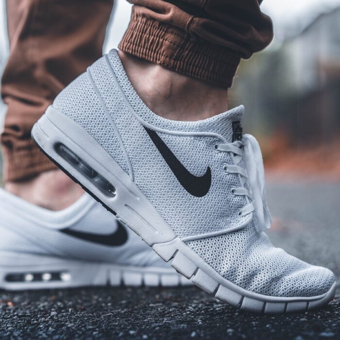 paire de baskets blanches pour homme